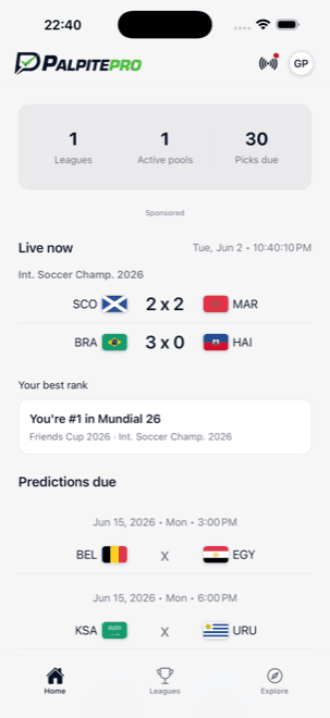 Hunch PRO home screen showing live scores, predictions due, and your best rank